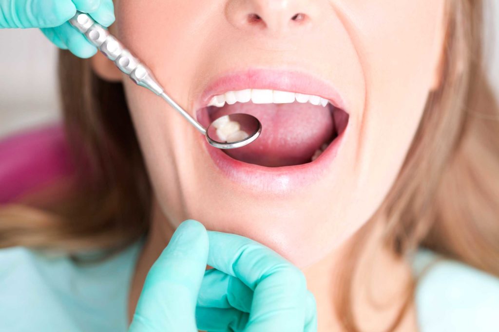От чего появляется ноющая боль в зубе?